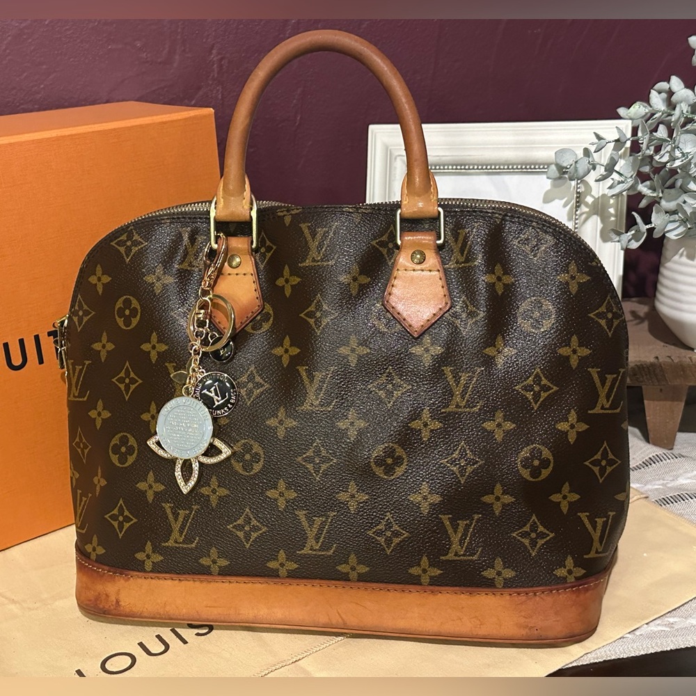 Louis Vuitton Alma PM Monogram Handbag 1997 vintage shoulder bag with keychain